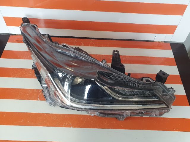 bontott TOYOTA COROLLA Jobb Ledes Fényszóró
