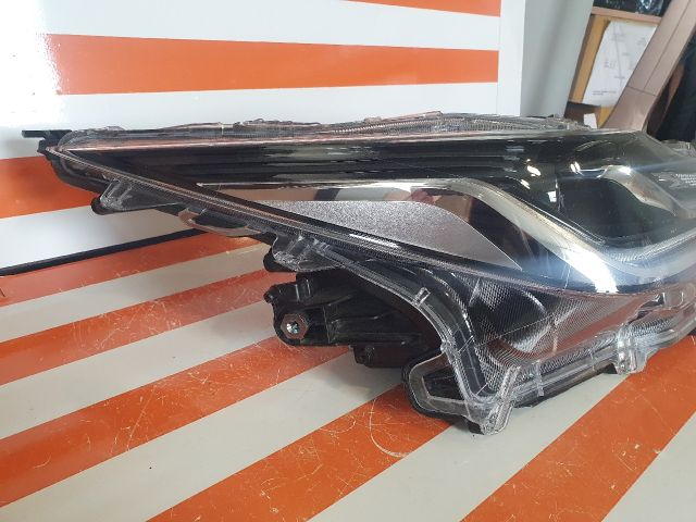 bontott TOYOTA COROLLA Jobb Ledes Fényszóró