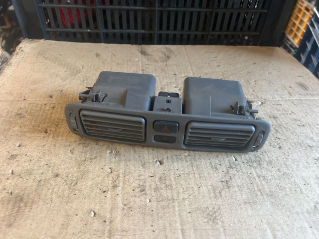 bontott TOYOTA COROLLA Középső Szellőző