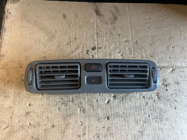 bontott TOYOTA COROLLA Középső Szellőző