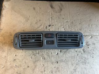 bontott TOYOTA COROLLA Középső Szellőző