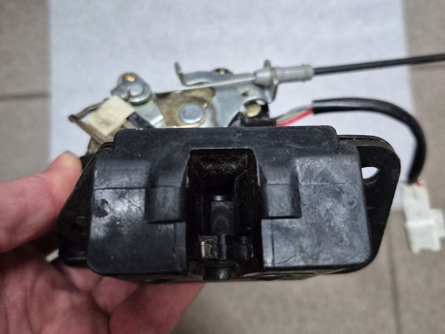 bontott TOYOTA COROLLA Központizár Motor Csomagtérajtó