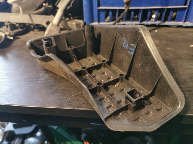 bontott TOYOTA COROLLA Lábtámasz Burkolat