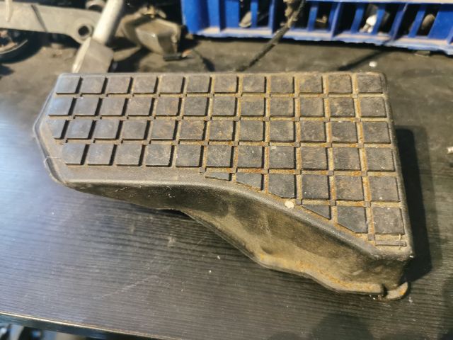 bontott TOYOTA COROLLA Lábtámasz Burkolat