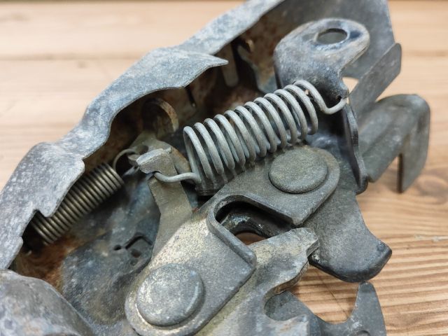 bontott TOYOTA COROLLA Motorháztető Zárszerkezet