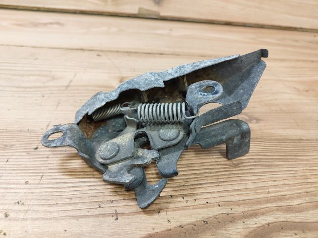 bontott TOYOTA COROLLA Motorháztető Zárszerkezet