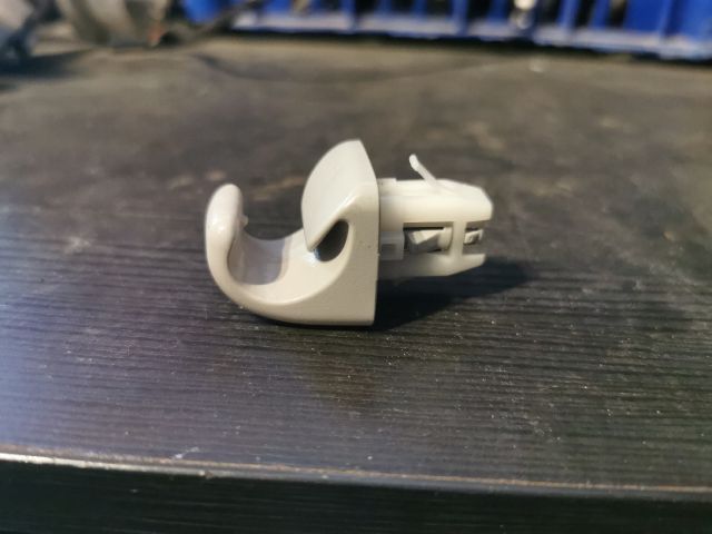 bontott TOYOTA COROLLA Napellenző Tartó (Pozíciófüggetlen)