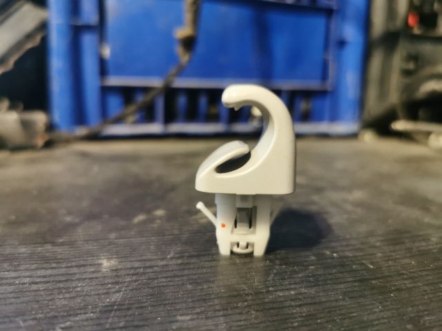 bontott TOYOTA COROLLA Napellenző Tartó (Pozíciófüggetlen)