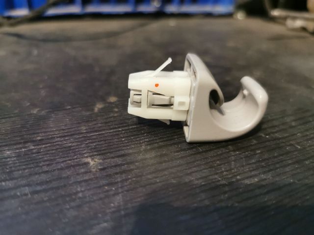 bontott TOYOTA COROLLA Napellenző Tartó (Pozíciófüggetlen)