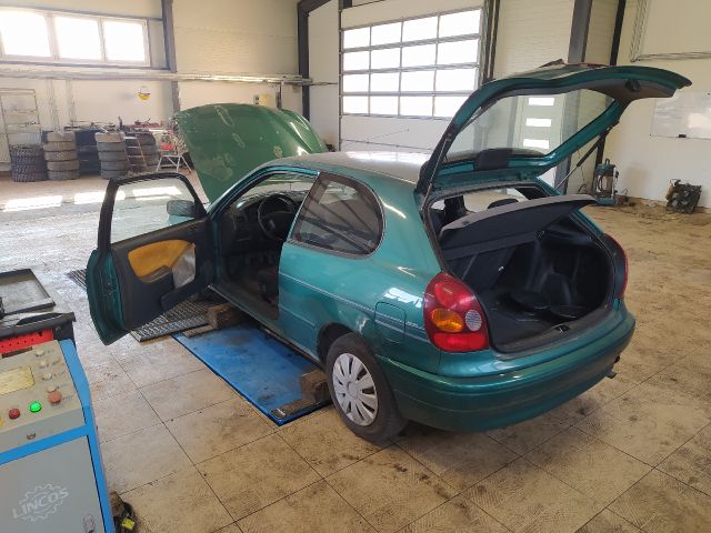 bontott TOYOTA COROLLA Tankajtó