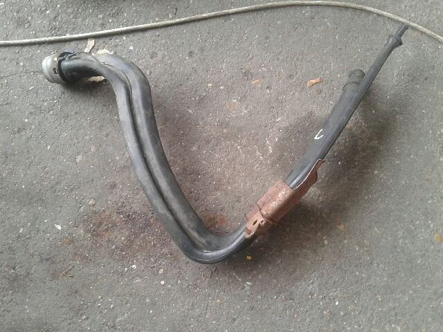 bontott TOYOTA COROLLA Tankbetöltő Cső (Fém)