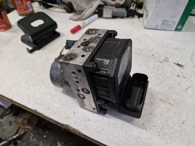 bontott TOYOTA COROLLA VERSO ABS Kocka