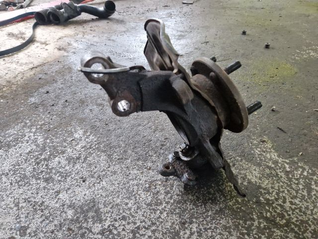 bontott TOYOTA COROLLA VERSO Bal első Csonkállvány Kerékaggyal