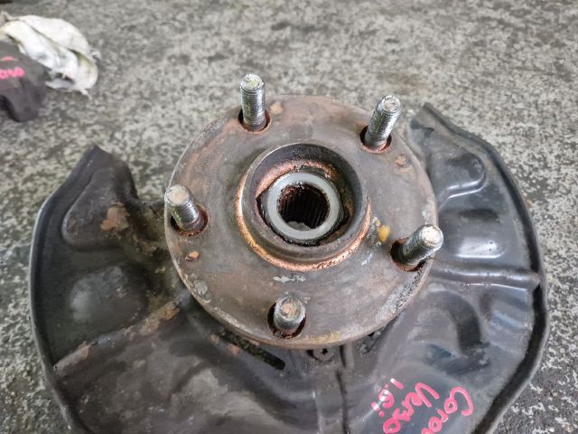 bontott TOYOTA COROLLA VERSO Bal első Csonkállvány Kerékaggyal