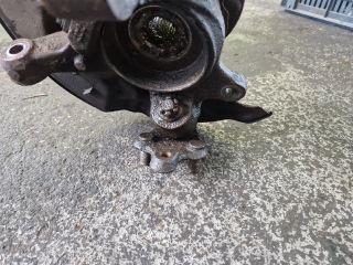 bontott TOYOTA COROLLA VERSO Bal első Csonkállvány Kerékaggyal