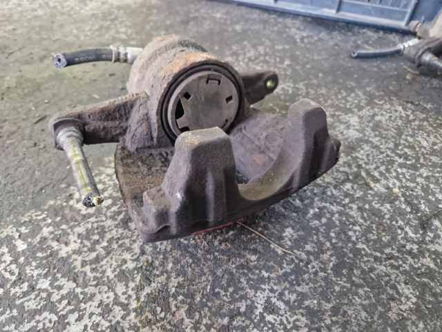 bontott TOYOTA COROLLA VERSO Bal első Féknyereg Munkahengerrel