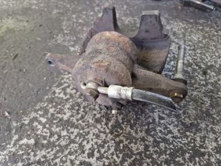 bontott TOYOTA COROLLA VERSO Bal első Féknyereg Munkahengerrel