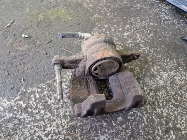 bontott TOYOTA COROLLA VERSO Bal első Féknyereg Munkahengerrel