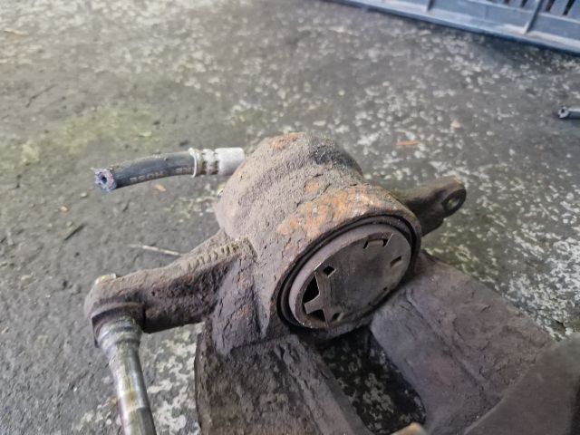 bontott TOYOTA COROLLA VERSO Bal első Féknyereg Munkahengerrel