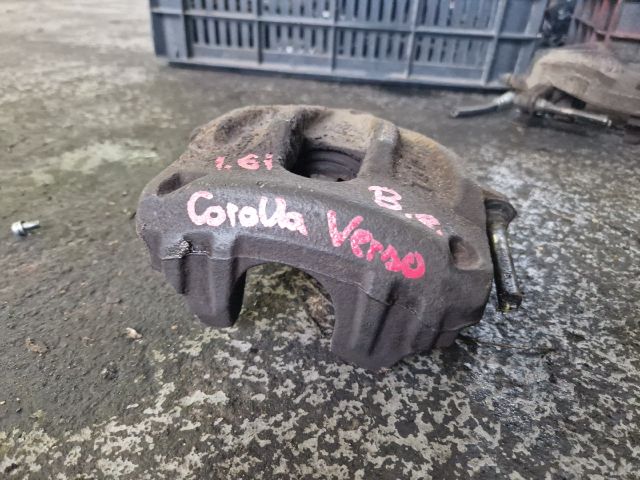 bontott TOYOTA COROLLA VERSO Bal első Féknyereg Munkahengerrel