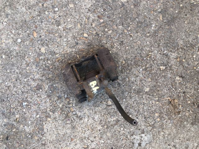 bontott TOYOTA COROLLA VERSO Bal hátsó Féknyereg Munkahengerrel