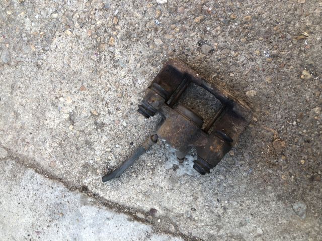 bontott TOYOTA COROLLA VERSO Bal hátsó Féknyereg Munkahengerrel