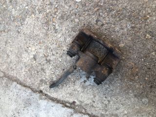 bontott TOYOTA COROLLA VERSO Bal hátsó Féknyereg Munkahengerrel