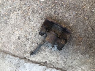 bontott TOYOTA COROLLA VERSO Bal hátsó Féknyereg Munkahengerrel