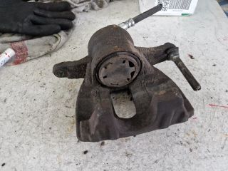 bontott TOYOTA COROLLA VERSO Jobb első Féknyereg Munkahengerrel