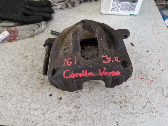 bontott TOYOTA COROLLA VERSO Jobb első Féknyereg Munkahengerrel