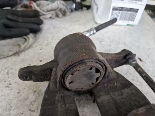 bontott TOYOTA COROLLA VERSO Jobb első Féknyereg Munkahengerrel