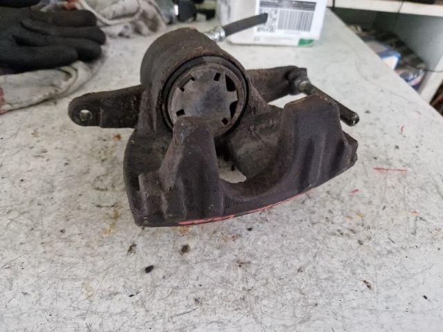 bontott TOYOTA COROLLA VERSO Jobb első Féknyereg Munkahengerrel