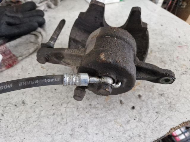 bontott TOYOTA COROLLA VERSO Jobb első Féknyereg Munkahengerrel