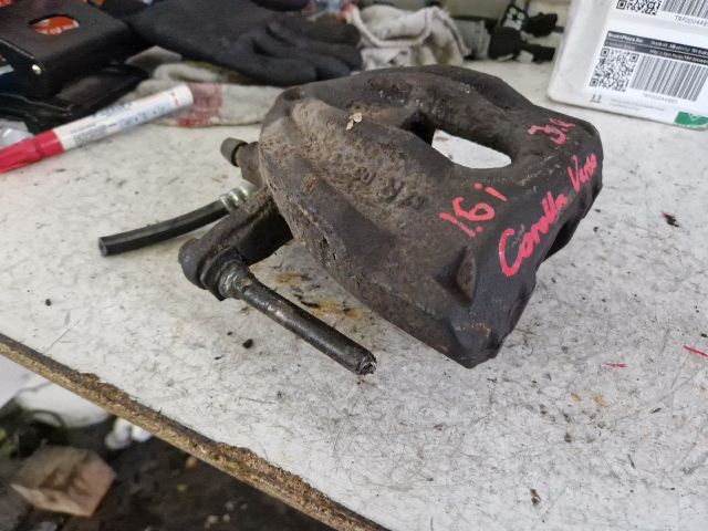 bontott TOYOTA COROLLA VERSO Jobb első Féknyereg Munkahengerrel