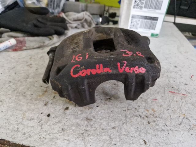 bontott TOYOTA COROLLA VERSO Jobb első Féknyereg Munkahengerrel