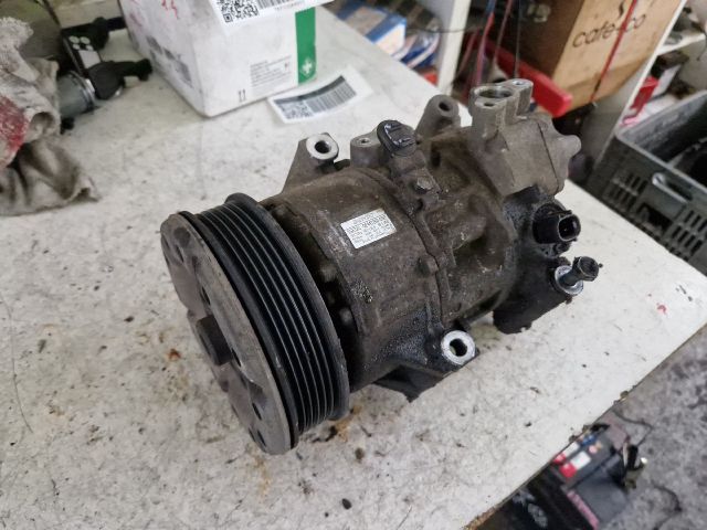 bontott TOYOTA COROLLA VERSO Klímakompresszor