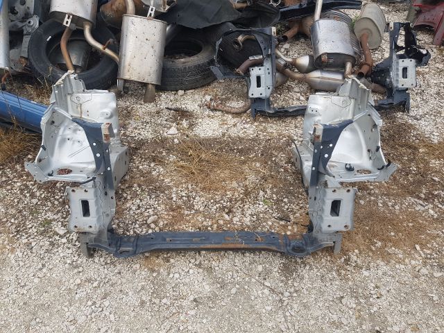 bontott TOYOTA COROLLA VERSO Komplett Homlokfal (Részeivel)