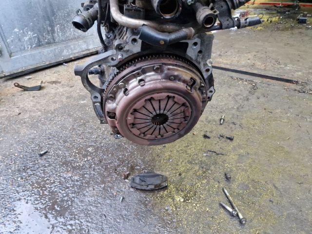 bontott TOYOTA COROLLA VERSO Motor (Fűzött blokk hengerfejjel)