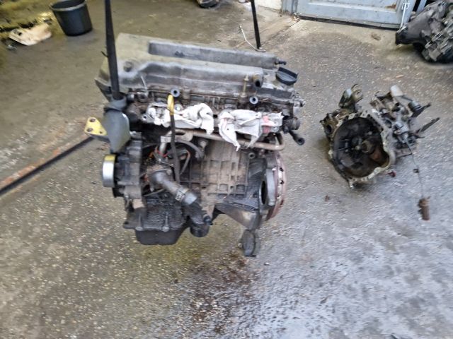 bontott TOYOTA COROLLA VERSO Motor (Fűzött blokk hengerfejjel)