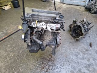 bontott TOYOTA COROLLA VERSO Motor (Fűzött blokk hengerfejjel)