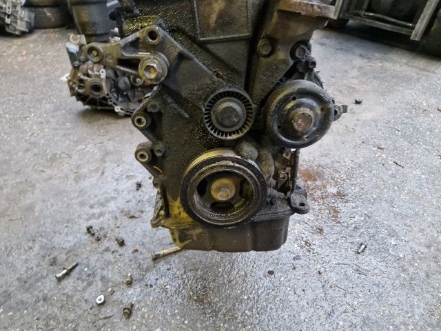 bontott TOYOTA COROLLA VERSO Motor (Fűzött blokk hengerfejjel)