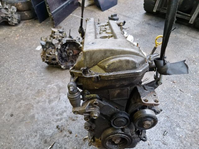 bontott TOYOTA COROLLA VERSO Motor (Fűzött blokk hengerfejjel)