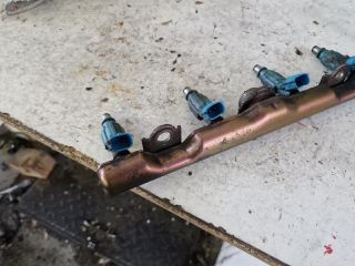 bontott TOYOTA COROLLA VERSO Porlasztó Sor / Híd