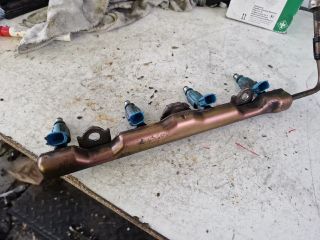 bontott TOYOTA COROLLA VERSO Porlasztó Sor / Híd