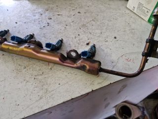 bontott TOYOTA COROLLA VERSO Porlasztó Sor / Híd