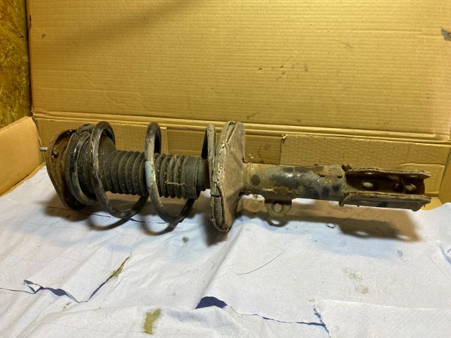 bontott TOYOTA COROLLA VERSO Jobb első Gólyaláb (Lengécsillapító, Rugó)