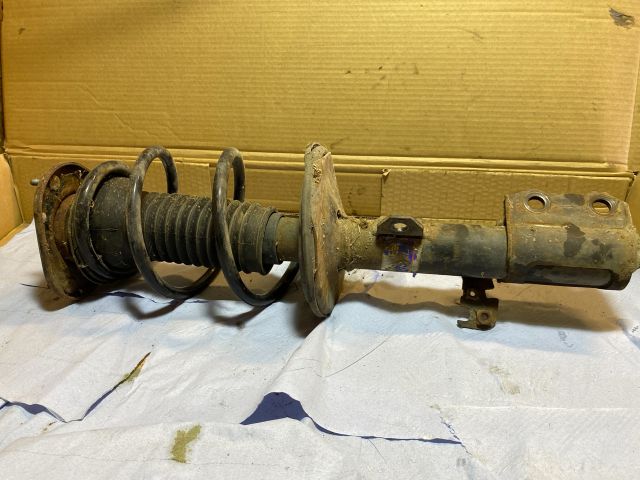 bontott TOYOTA COROLLA VERSO Jobb első Gólyaláb (Lengécsillapító, Rugó)