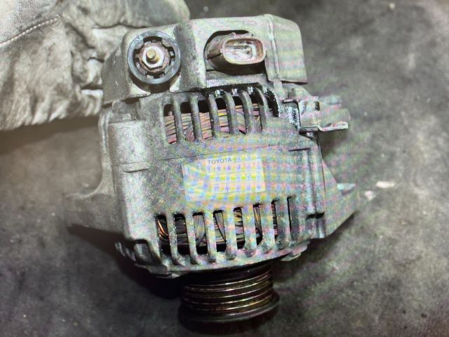 bontott TOYOTA COROLLA VERSO Generátor