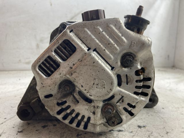 bontott TOYOTA COROLLA VERSO Generátor