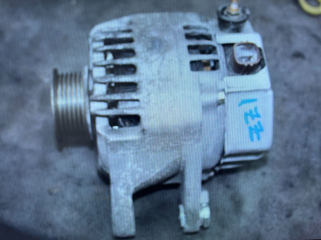 bontott TOYOTA COROLLA VERSO Generátor